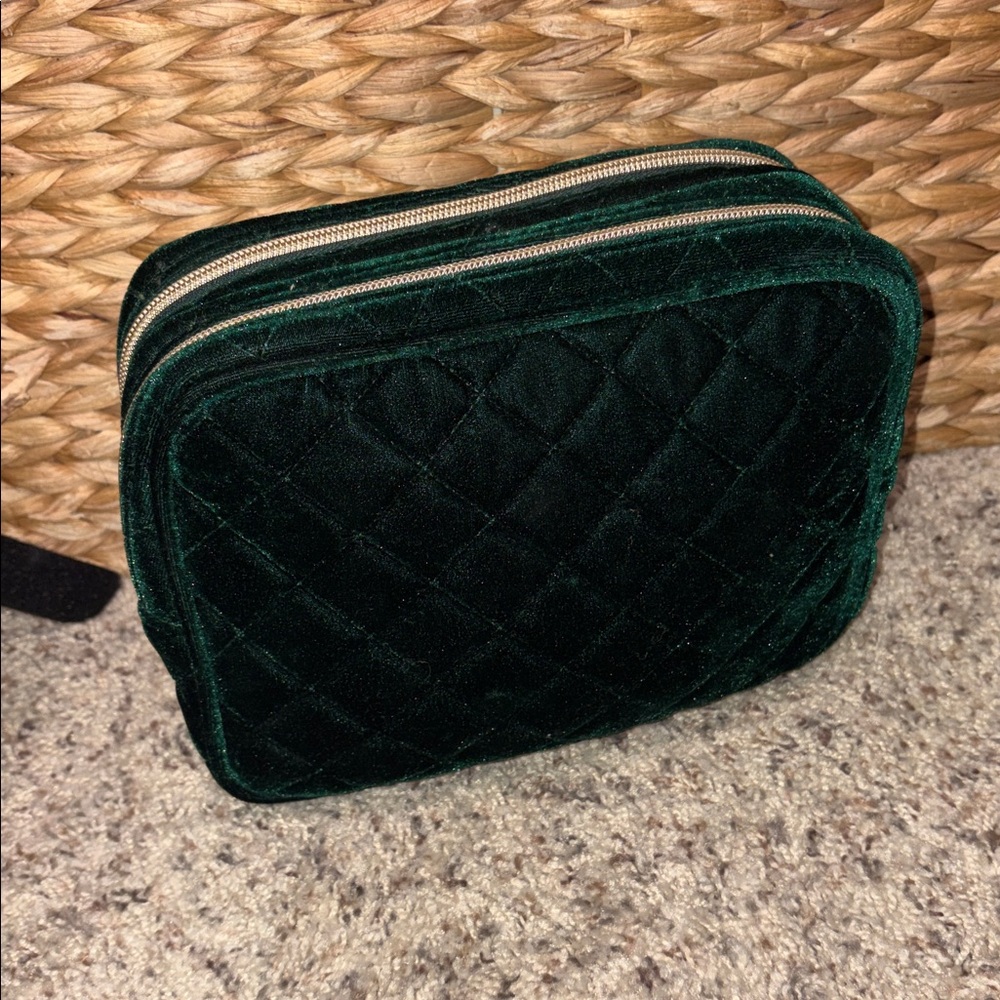 ❇️SALE❇️Velvet Quilted Double-Zip Cosmetic Pouch - Dark Green